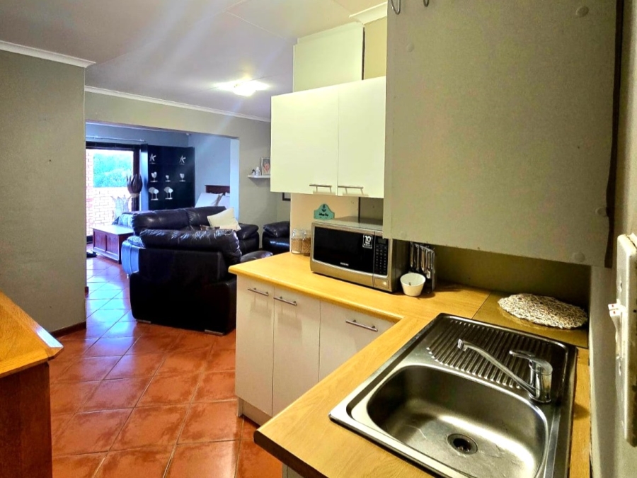 4 Bedroom Property for Sale in Paradise Beach Eastern Cape